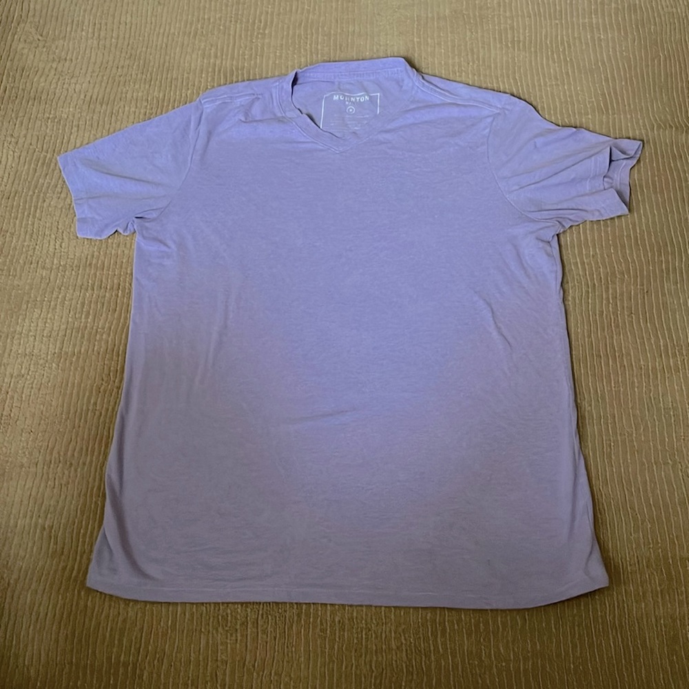 Mohnton Made V-neck T-shirt